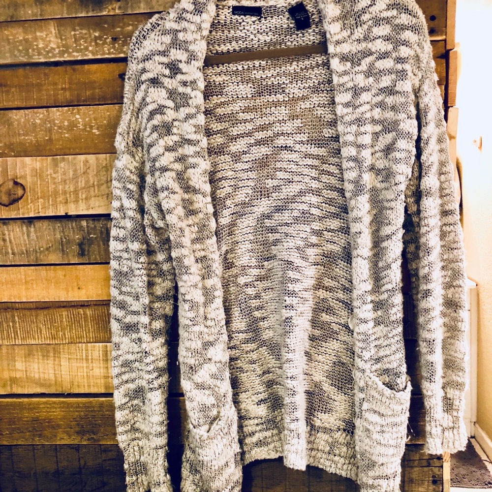 Moda International size small women’s cardigan